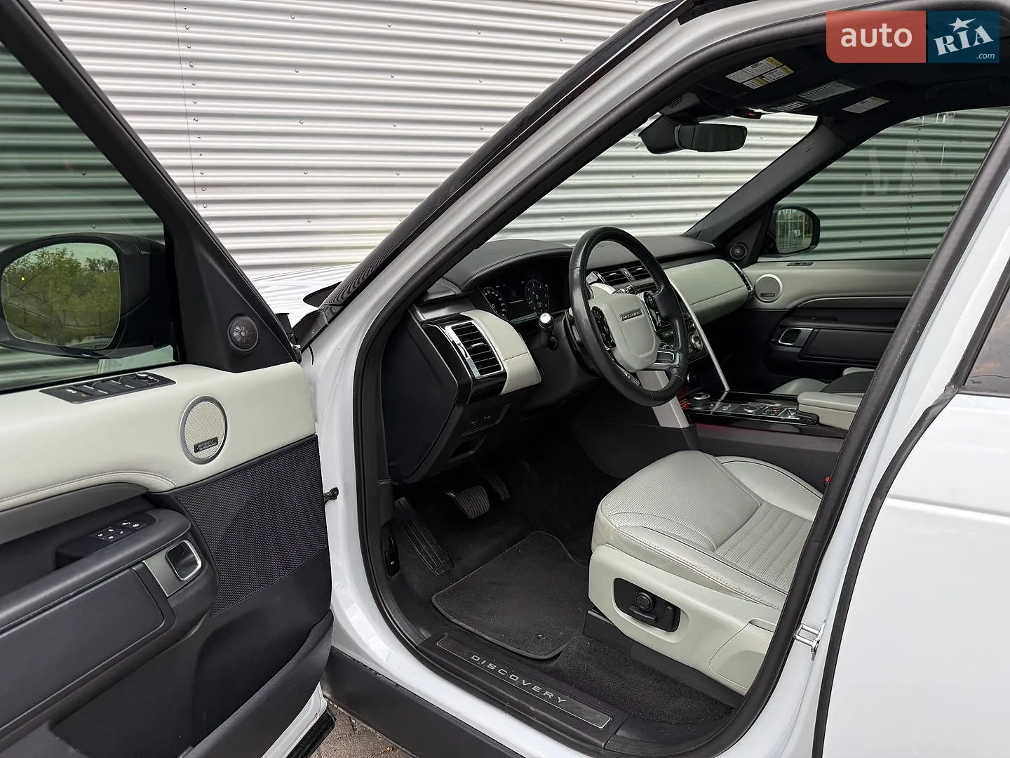 2019 Land Rover Discovery - мініатюра 26