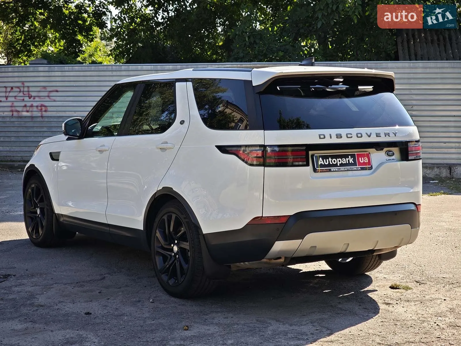 2017 Land Rover Discovery - мініатюра 14