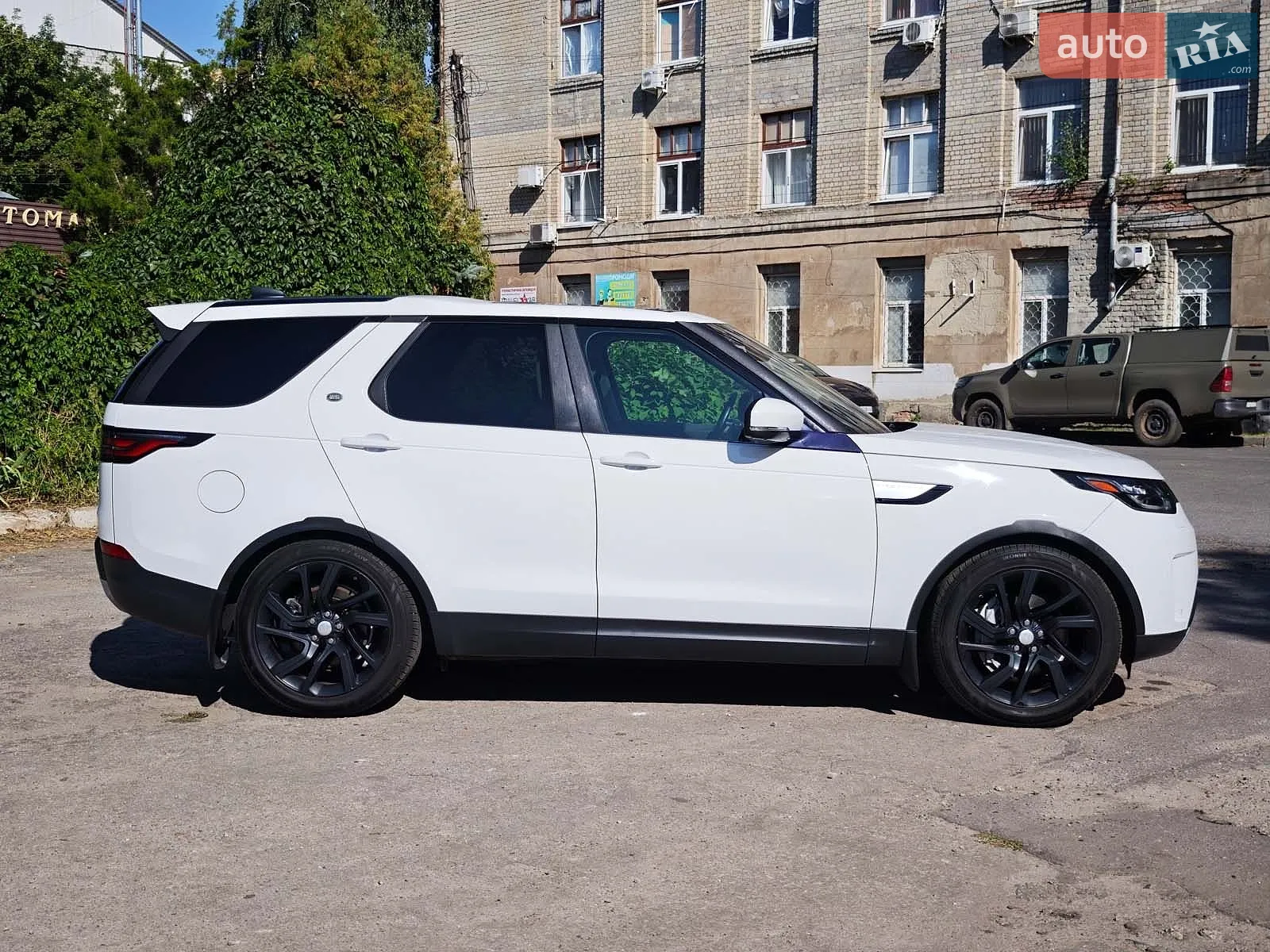 2017 Land Rover Discovery - мініатюра 19