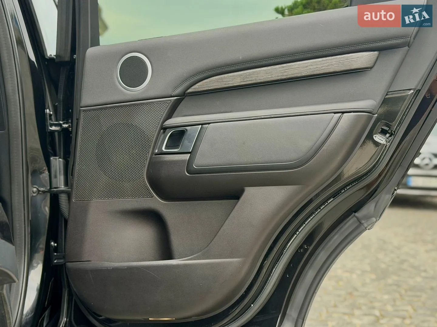 2017 Land Rover Discovery - мініатюра 76
