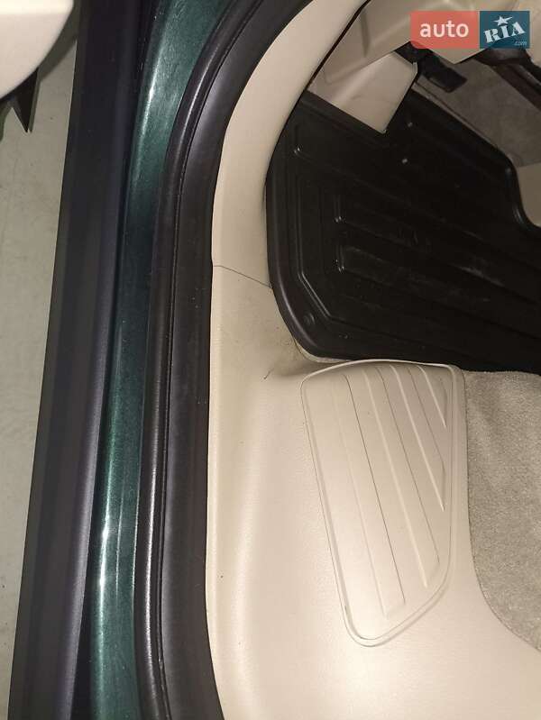 Позашляховик / Кросовер Land Rover Freelander 2009 в Синельниковому