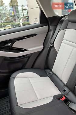 Позашляховик / Кросовер Land Rover Range Rover Evoque 2024 в 