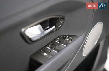 Внедорожник / Кроссовер Land Rover Range Rover Evoque 2015 в 