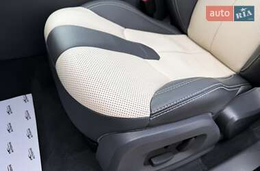 Внедорожник / Кроссовер Land Rover Range Rover Evoque 2012 в 