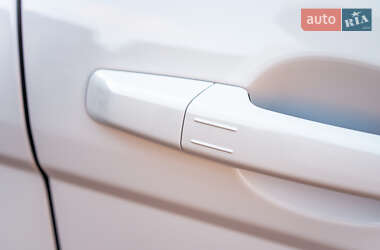 Внедорожник / Кроссовер Land Rover Range Rover Evoque 2013 в 
