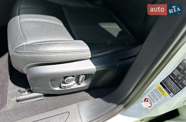 Внедорожник / Кроссовер Land Rover Range Rover Evoque 2022 в 