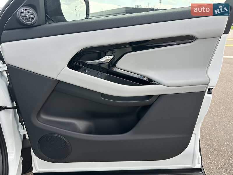 Внедорожник / Кроссовер Land Rover Range Rover Evoque 2024 в Киеве