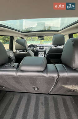 Внедорожник / Кроссовер Land Rover Range Rover Evoque 2015 в 