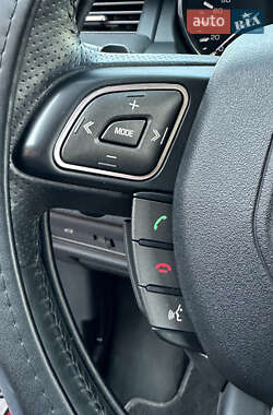 Внедорожник / Кроссовер Land Rover Range Rover Evoque 2013 в 