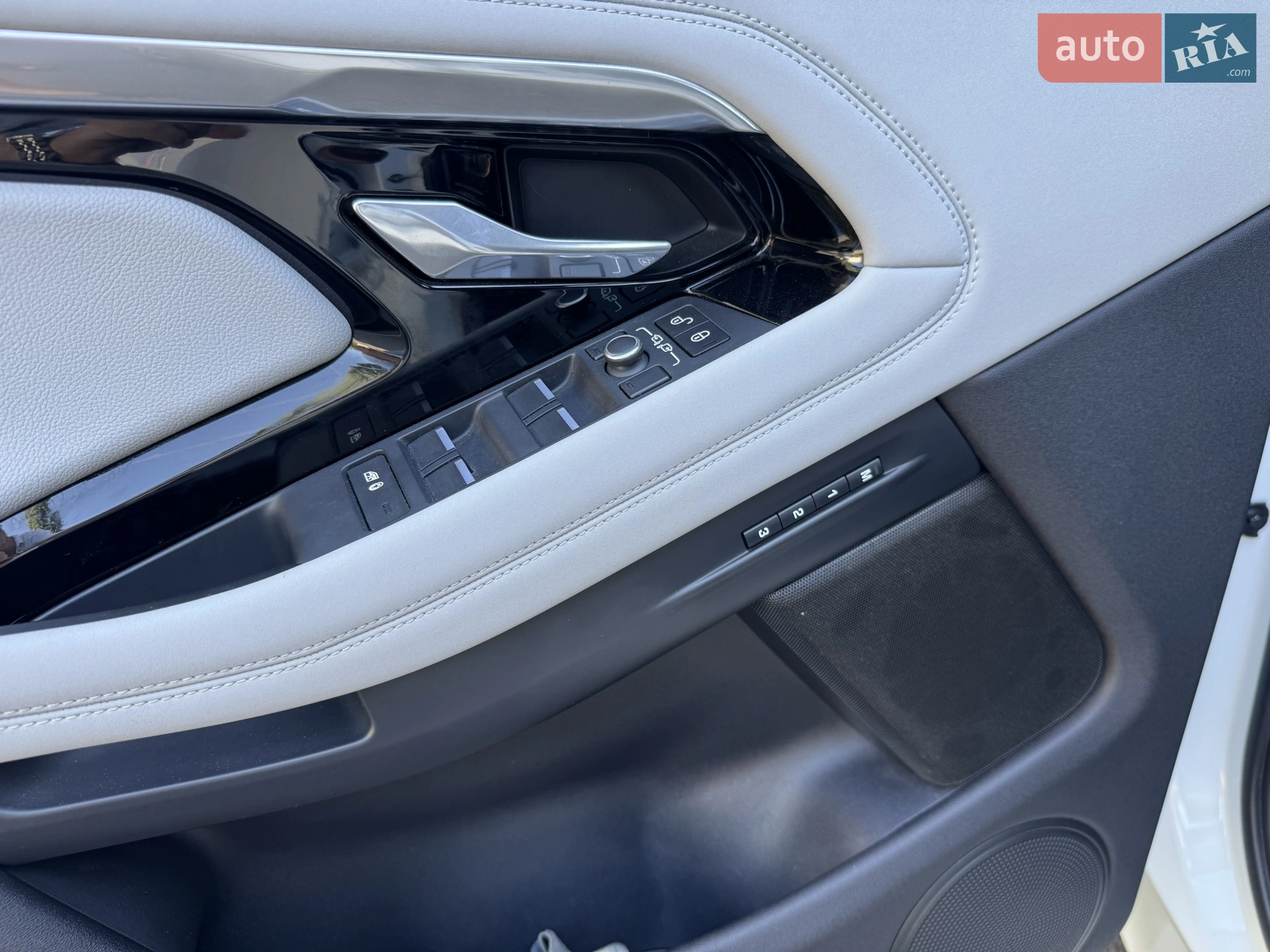 2019 Land Rover Range Rover Evoque - мініатюра 37