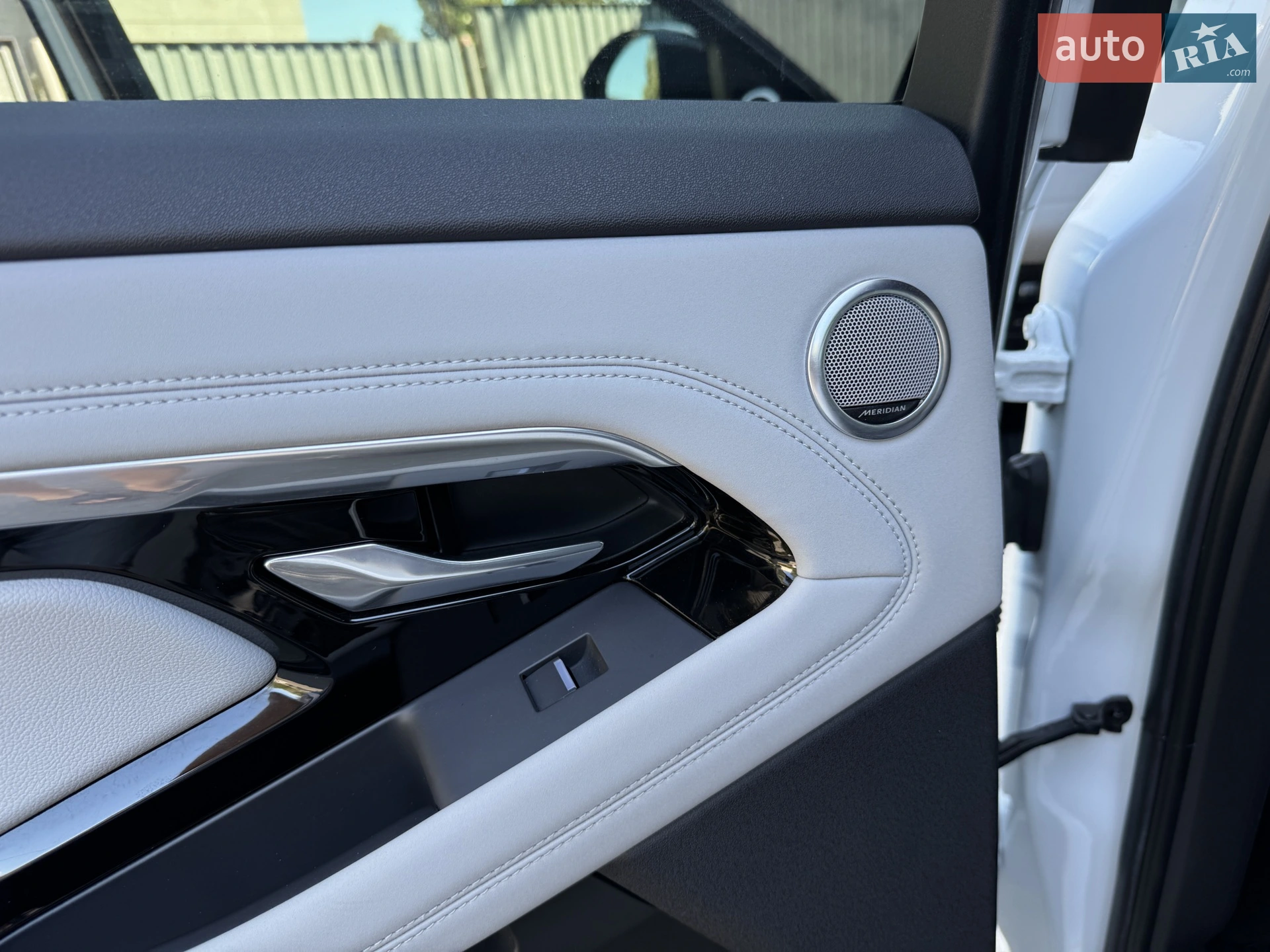 2019 Land Rover Range Rover Evoque - мініатюра 42