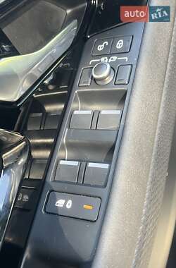 Позашляховик / Кросовер Land Rover Range Rover Evoque 2019 в 