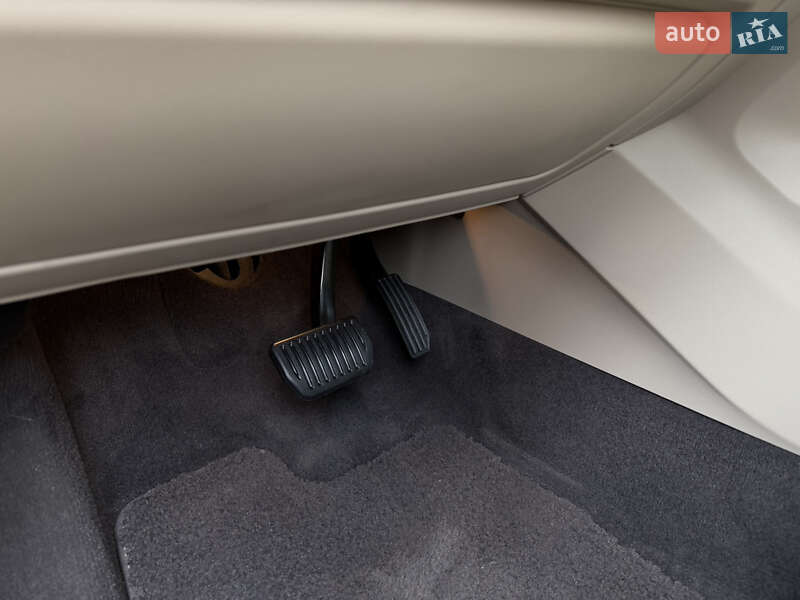 Внедорожник / Кроссовер Land Rover Range Rover Evoque 2016 в Черкассах фото 41 Внедорожник / Кроссовер Land Rover Range Rover Evoque 2016 в Черкассах