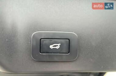 Позашляховик / Кросовер Land Rover Range Rover Evoque 2022 в 