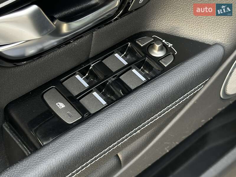 Позашляховик / Кросовер Land Rover Range Rover Evoque 2016 в Мукачевому фото 30 Позашляховик / Кросовер Land Rover Range Rover Evoque 2016 в Мукачевому