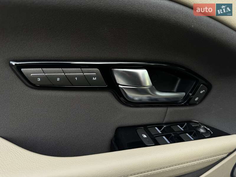 Внедорожник / Кроссовер Land Rover Range Rover Evoque 2018 в Одессе