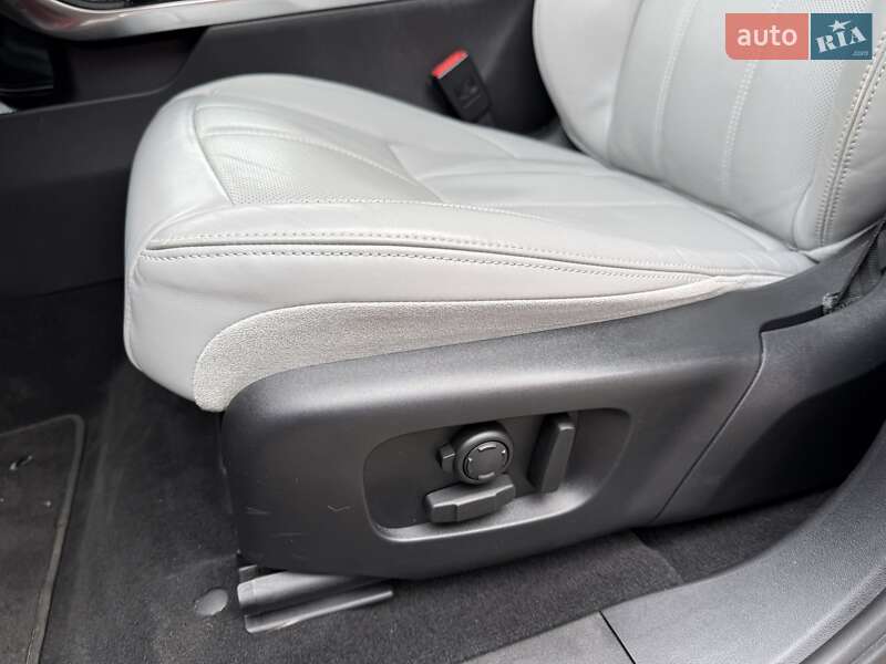 Внедорожник / Кроссовер Land Rover Range Rover Evoque 2020 в Киеве