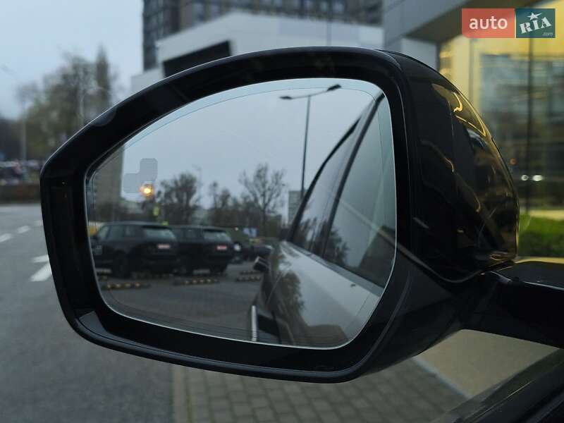 Внедорожник / Кроссовер Land Rover Range Rover Evoque 2023 в Киеве