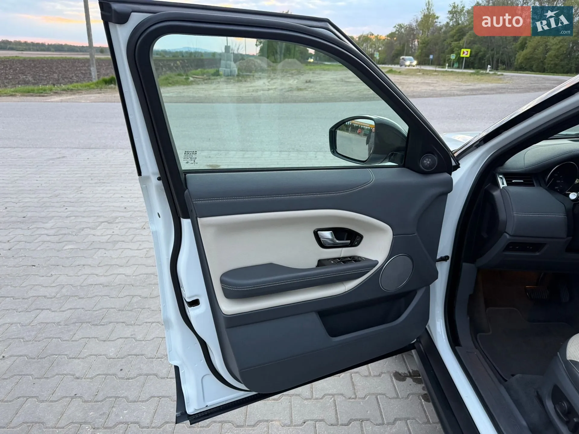 2017 Land Rover Range Rover Evoque - мініатюра 23
