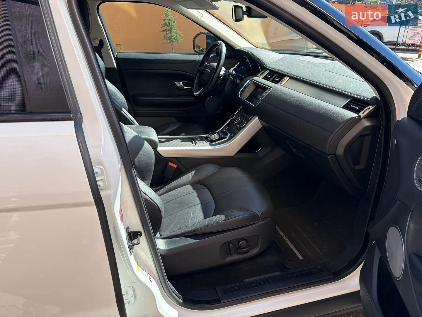 2015 Land Rover Range Rover Evoque - мініатюра 25