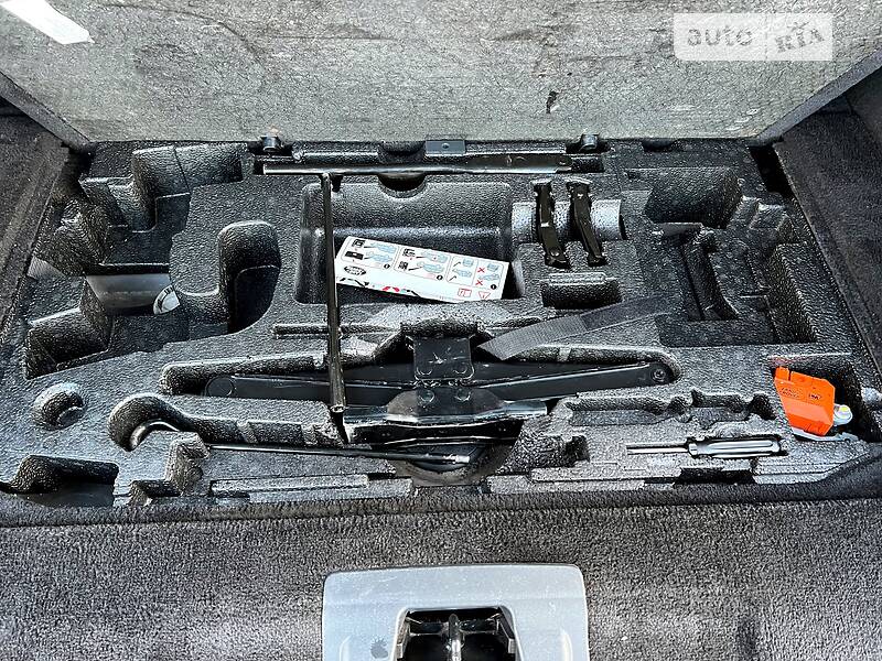 Внедорожник / Кроссовер Land Rover Range Rover Sport 2013 в Кривом Роге