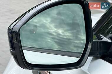 Внедорожник / Кроссовер Land Rover Range Rover Velar 2017 в 
