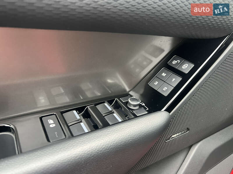 Внедорожник / Кроссовер Land Rover Range Rover Velar 2018 в Ужгороде