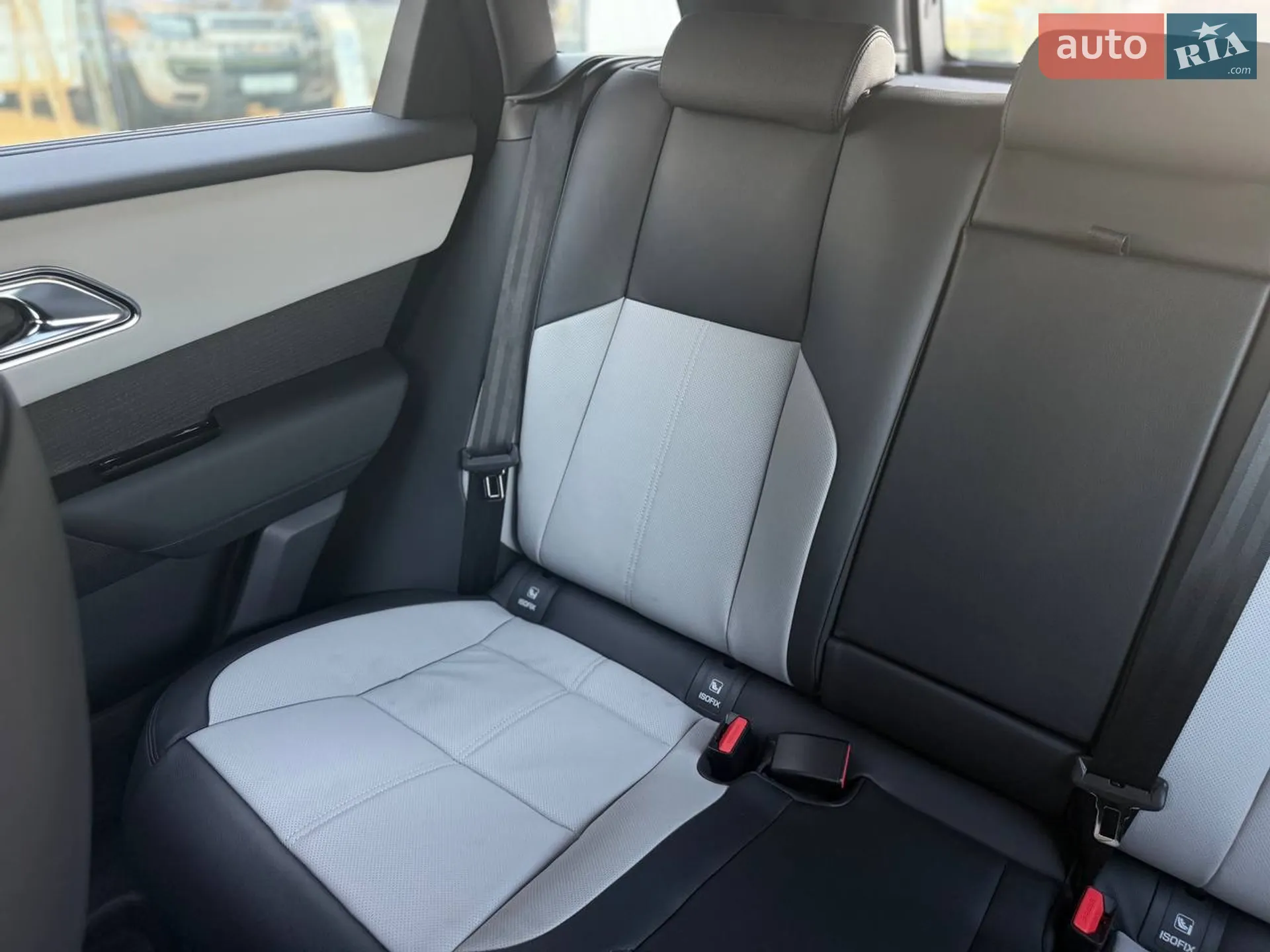2025 Land Rover Range Rover Velar - мініатюра 15