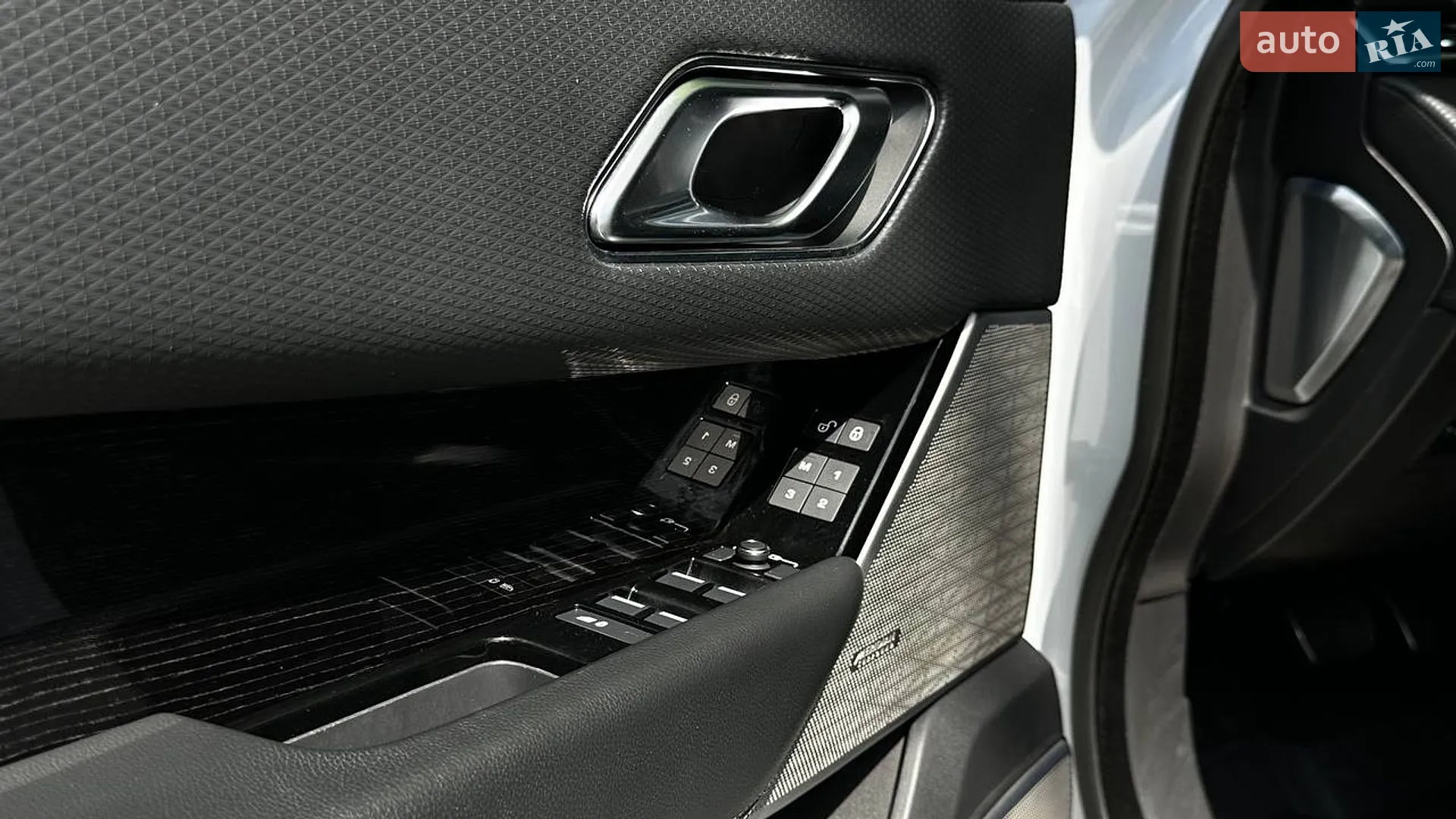 2019 Land Rover Range Rover Velar - мініатюра 24