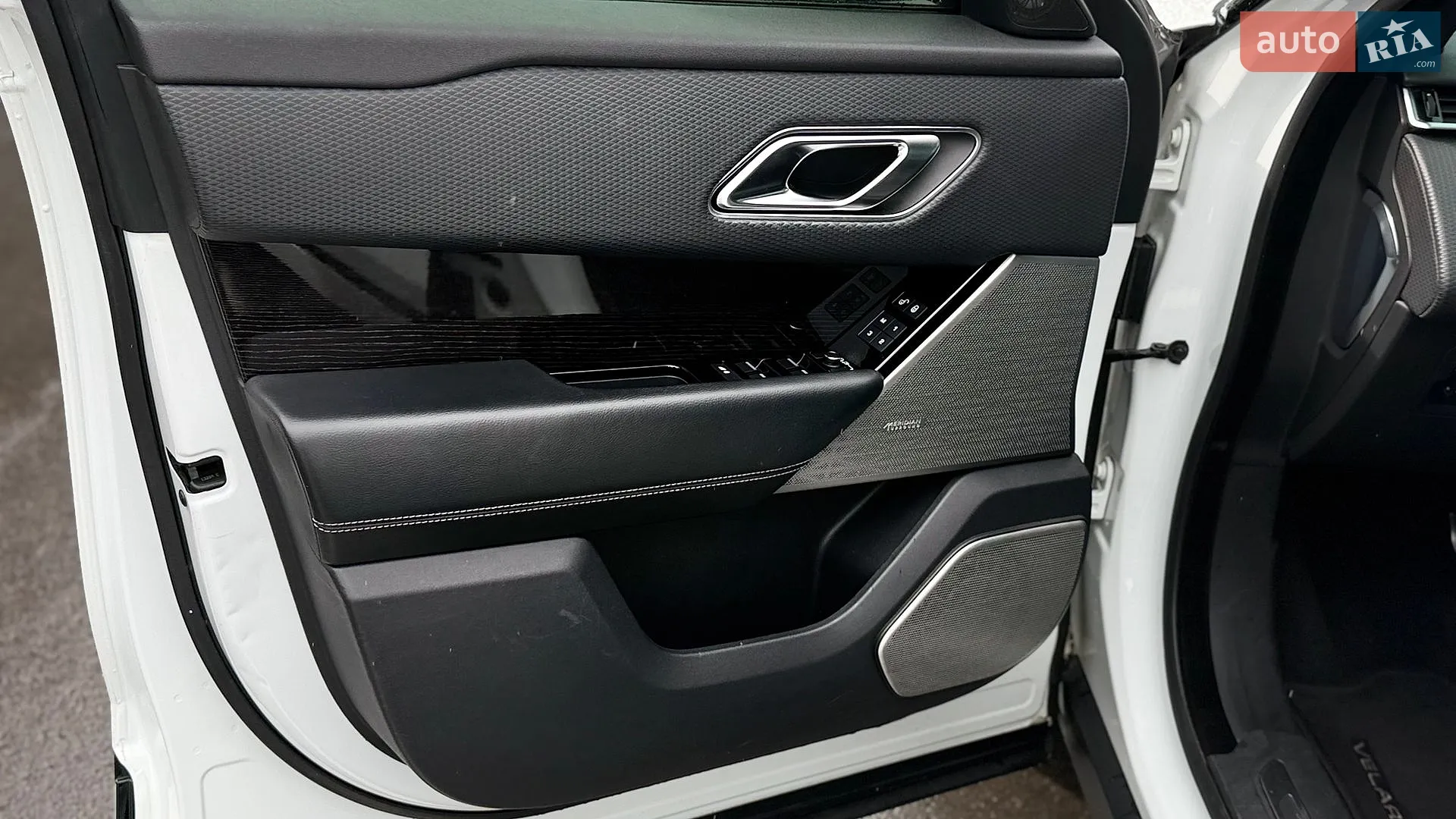 2018 Land Rover Range Rover Velar - мініатюра 23
