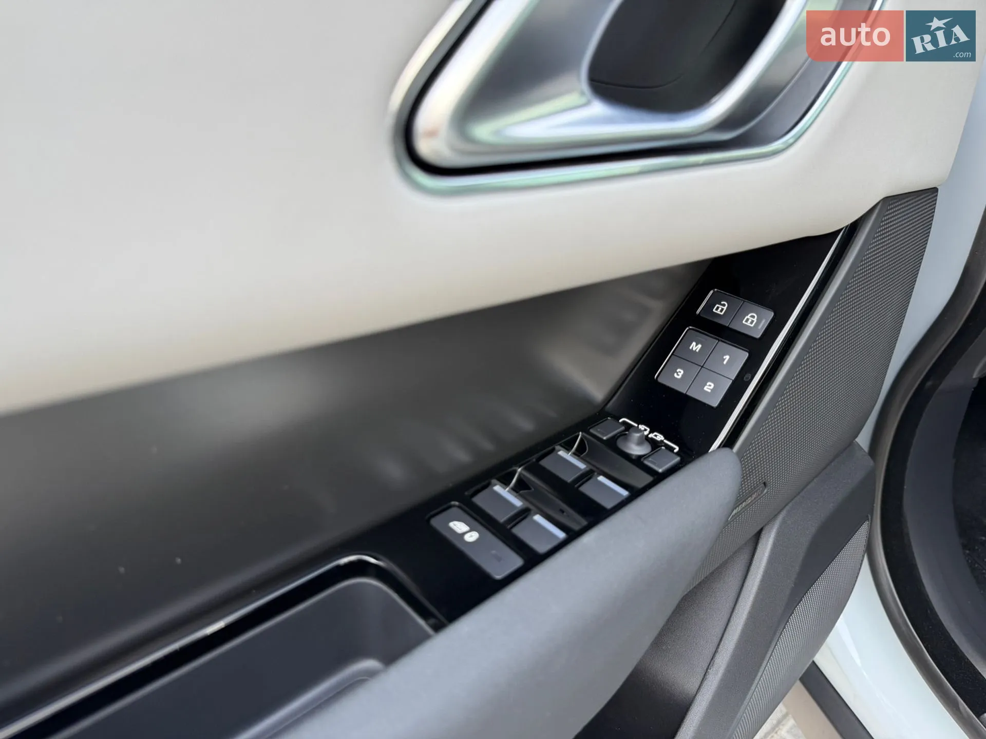 2024 Land Rover Range Rover Velar - мініатюра 16