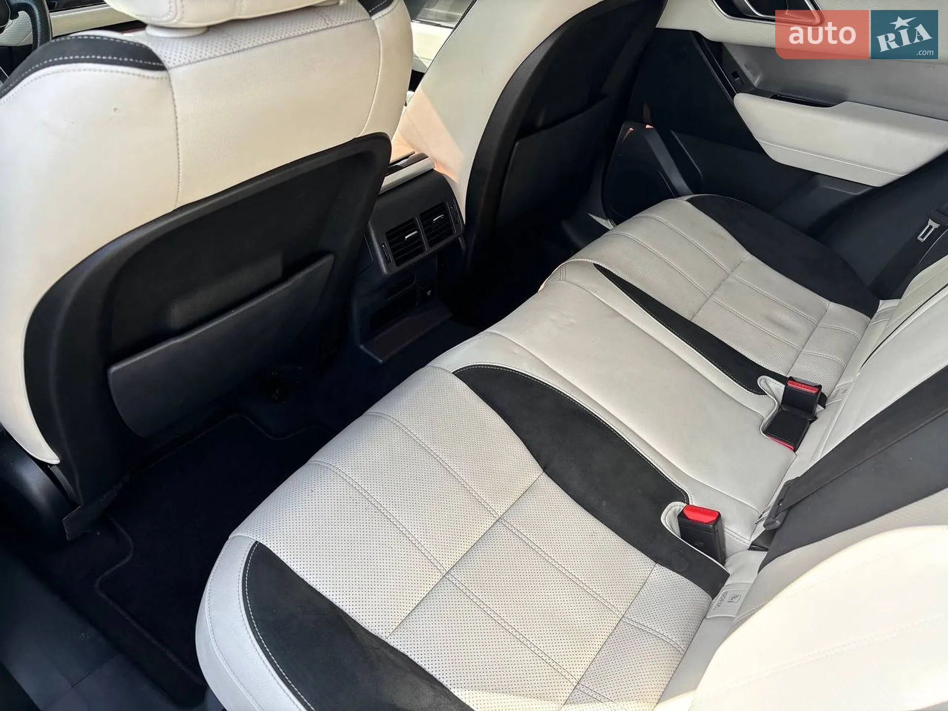 2018 Land Rover Range Rover Velar - мініатюра 17