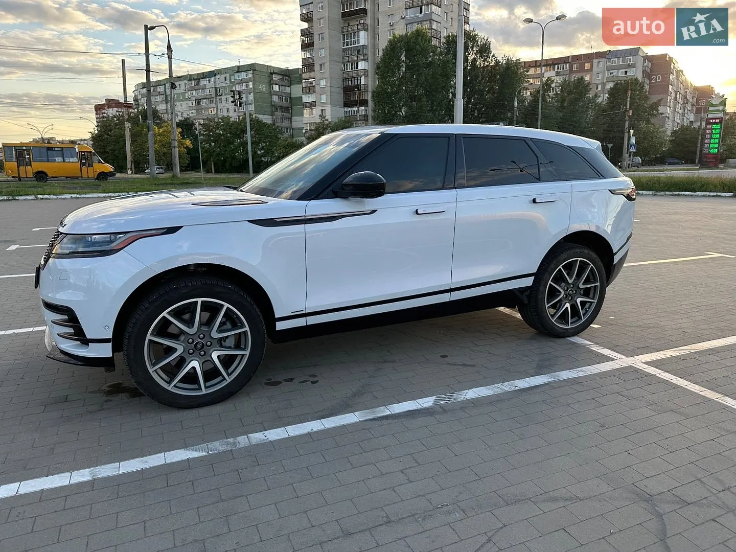 2021 Land Rover Range Rover Velar - мініатюра 23