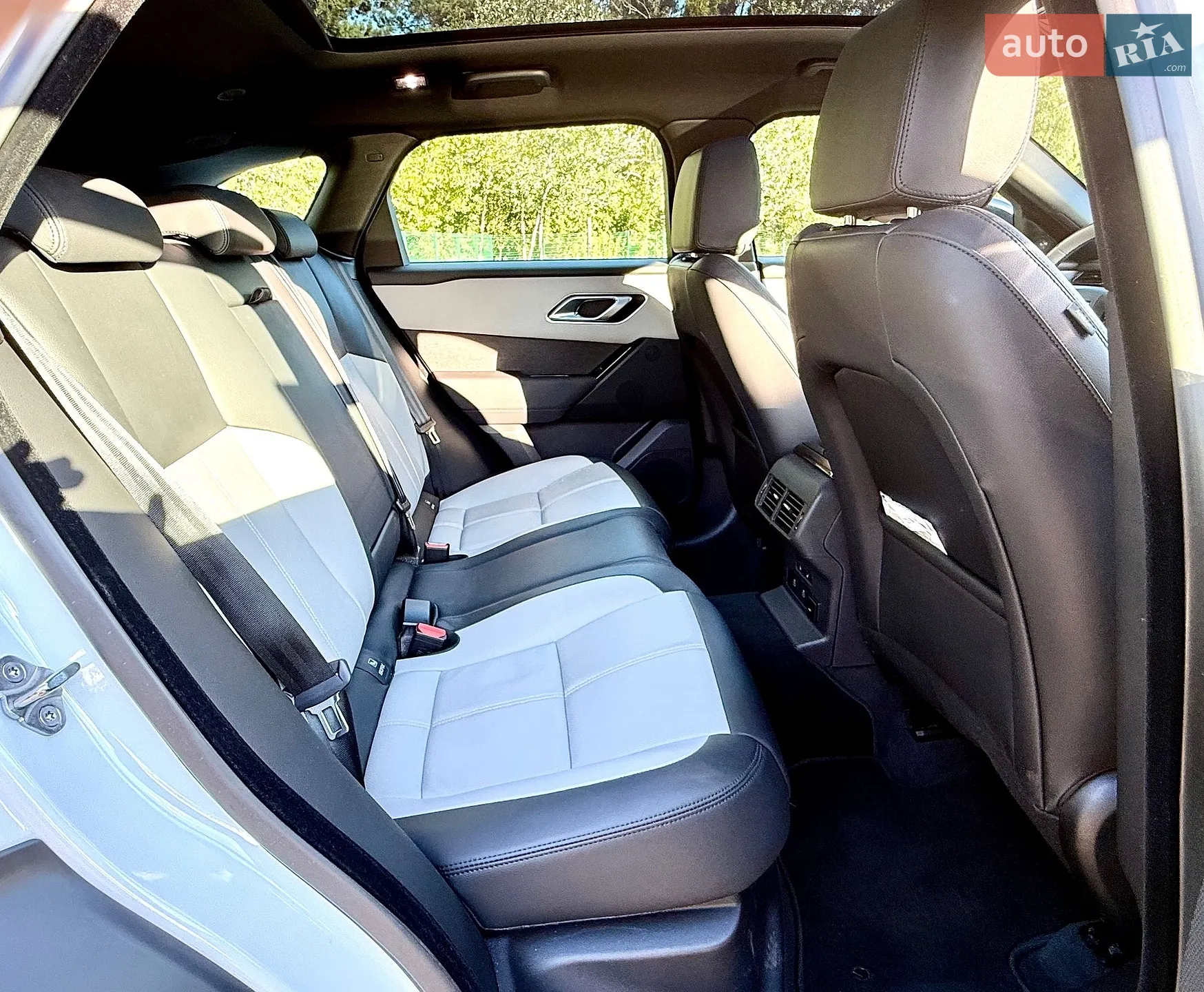 2025 Land Rover Range Rover Velar - мініатюра 18