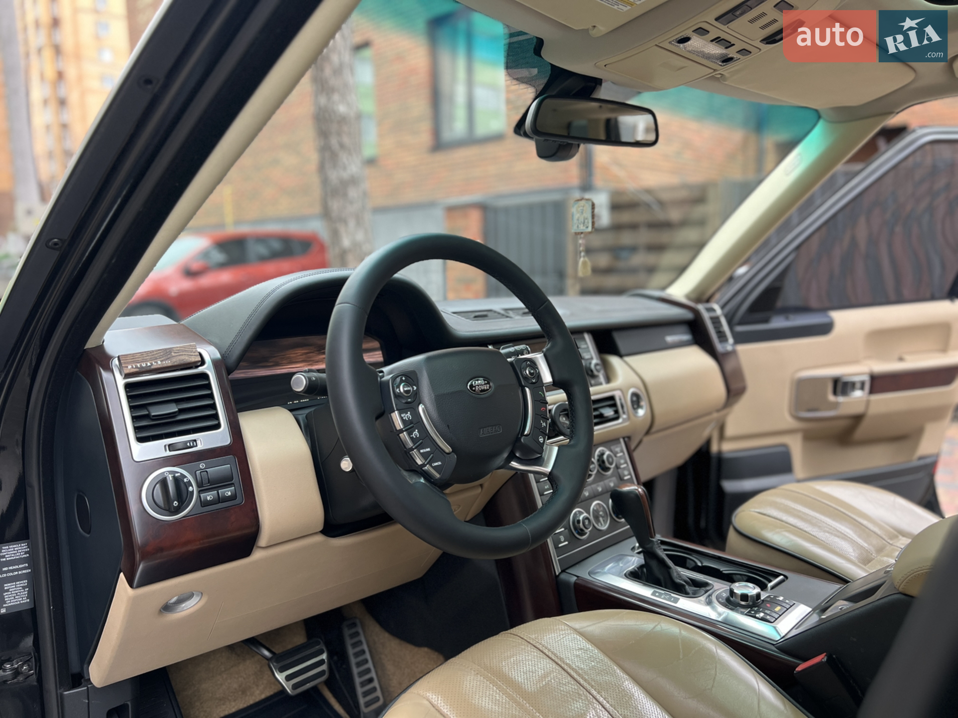 2010 Land Rover Range Rover - мініатюра 32