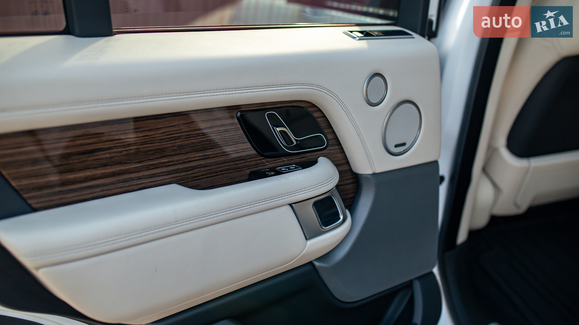 2018 Land Rover Range Rover - мініатюра 38