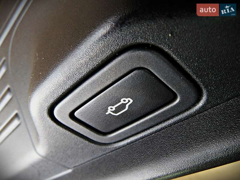 Внедорожник / Кроссовер Land Rover Range Rover 2015 в Черкассах