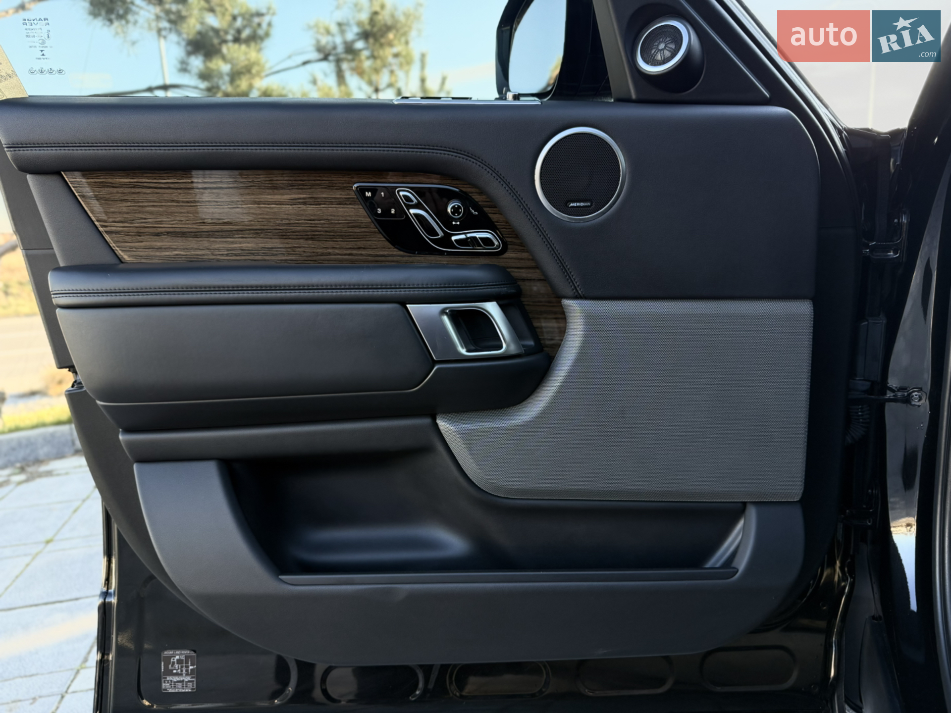 2018 Land Rover Range Rover - мініатюра 25