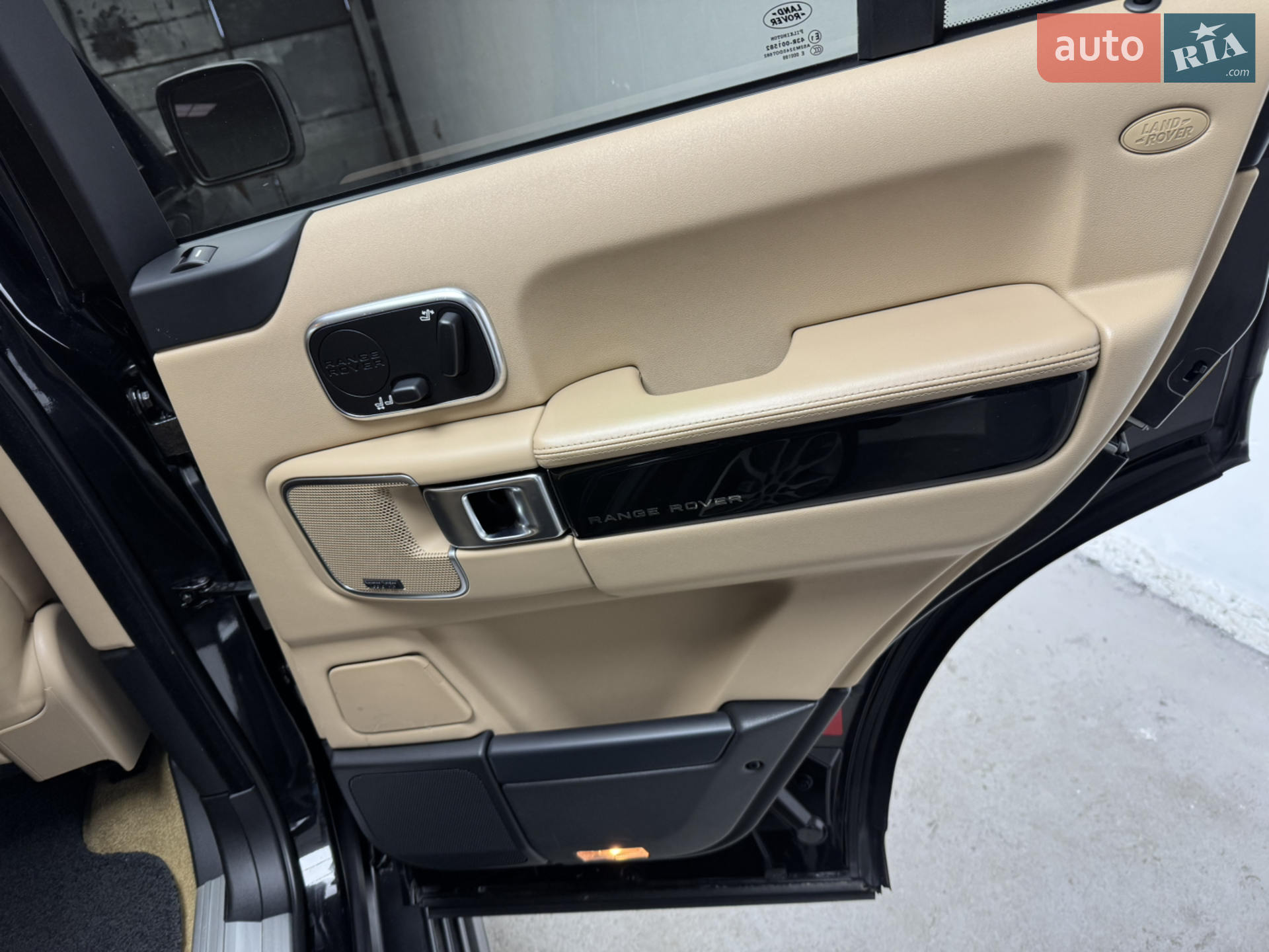 2012 Land Rover Range Rover - мініатюра 33