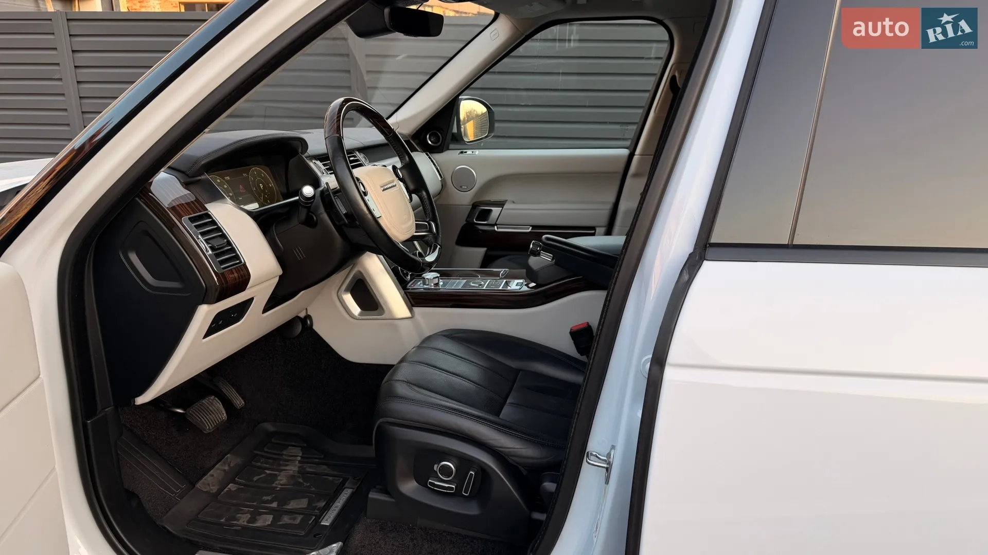 2017 Land Rover Range Rover - мініатюра 12