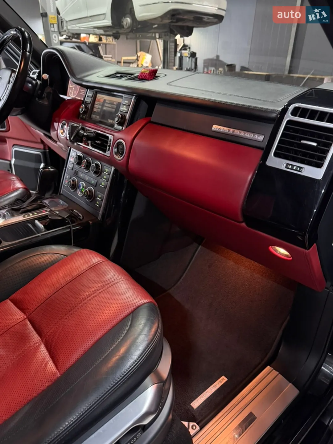 2010 Land Rover Range Rover - мініатюра 17