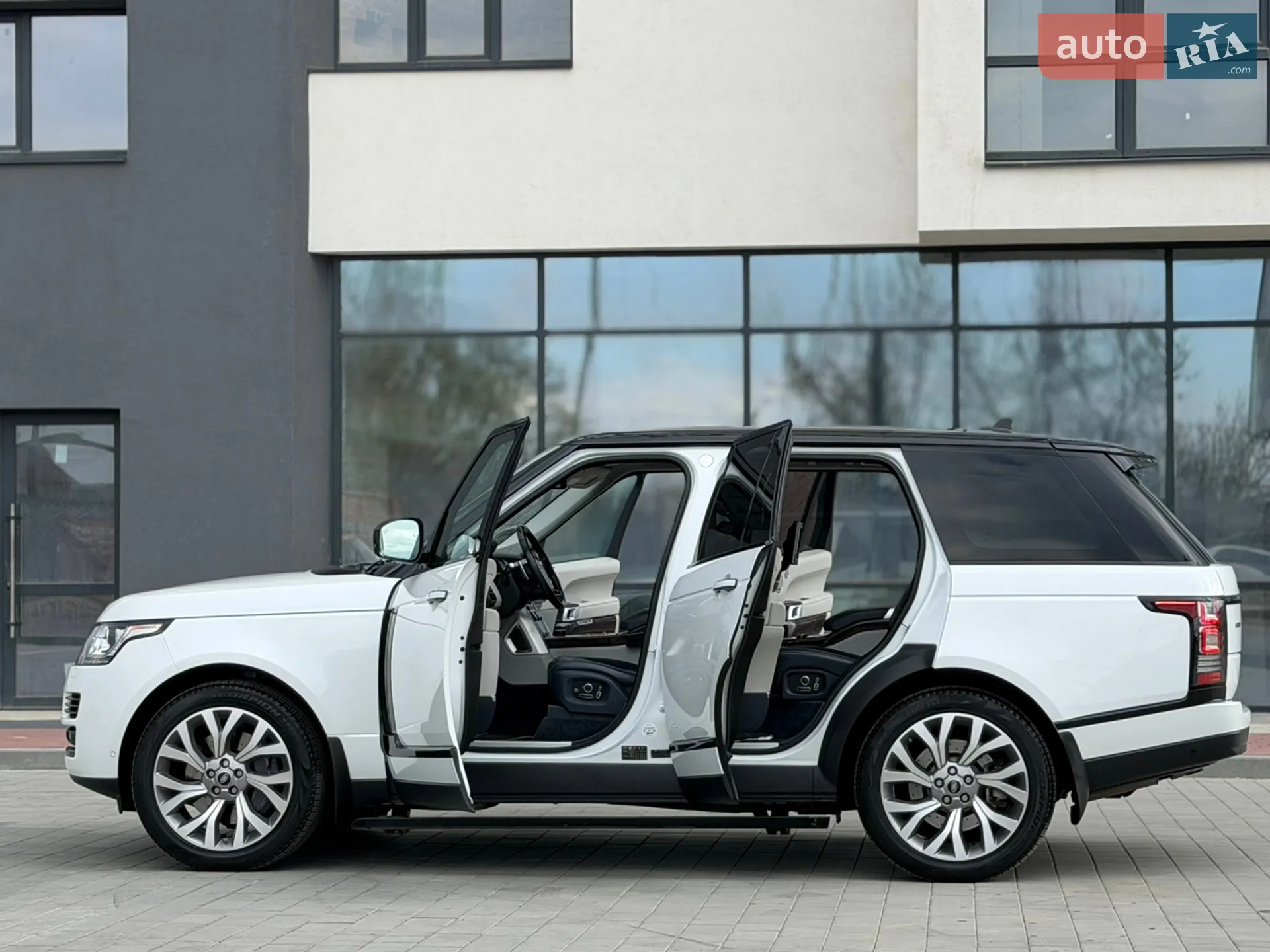 2016 Land Rover Range Rover - мініатюра 32