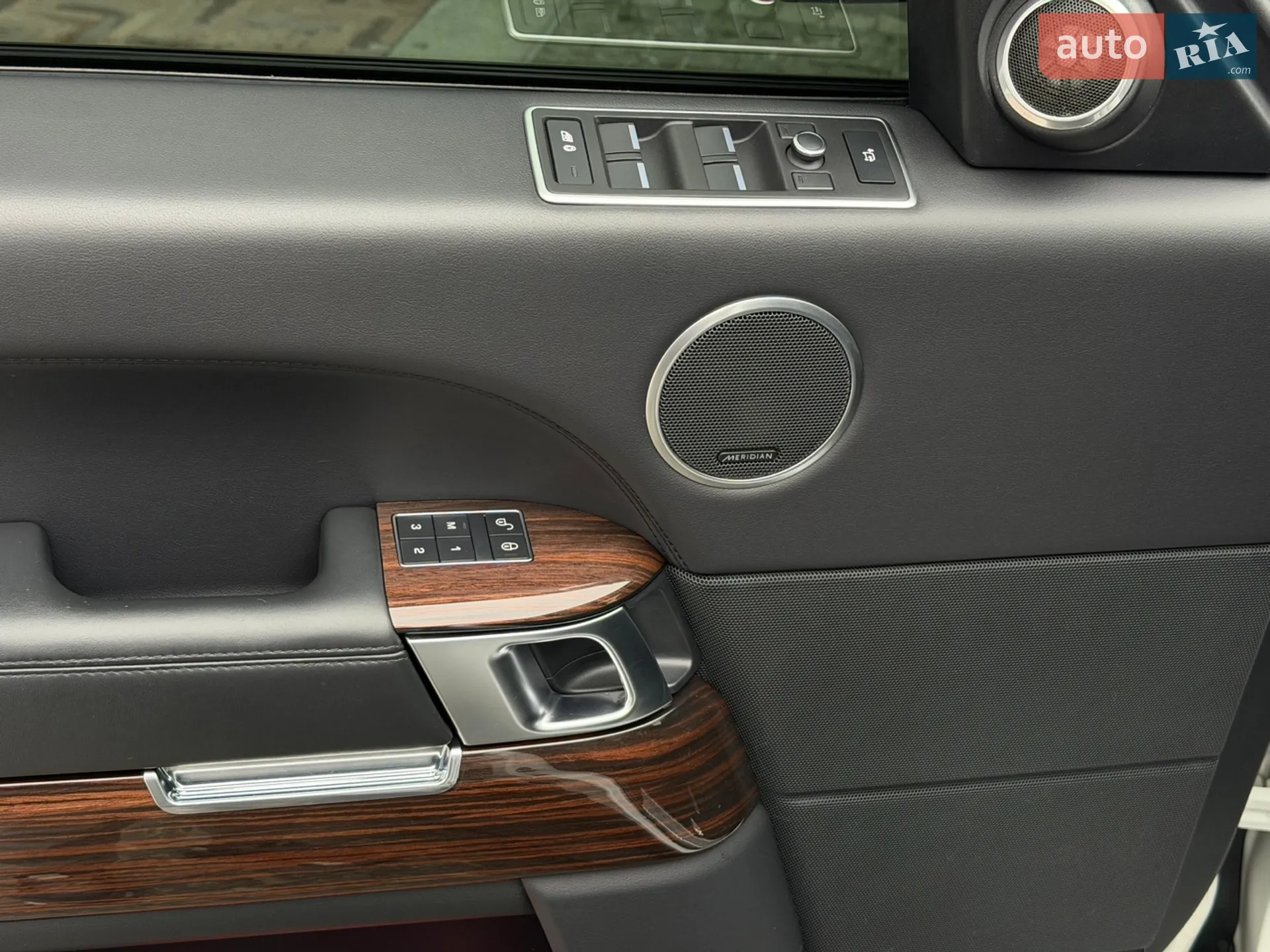 2015 Land Rover Range Rover - мініатюра 26