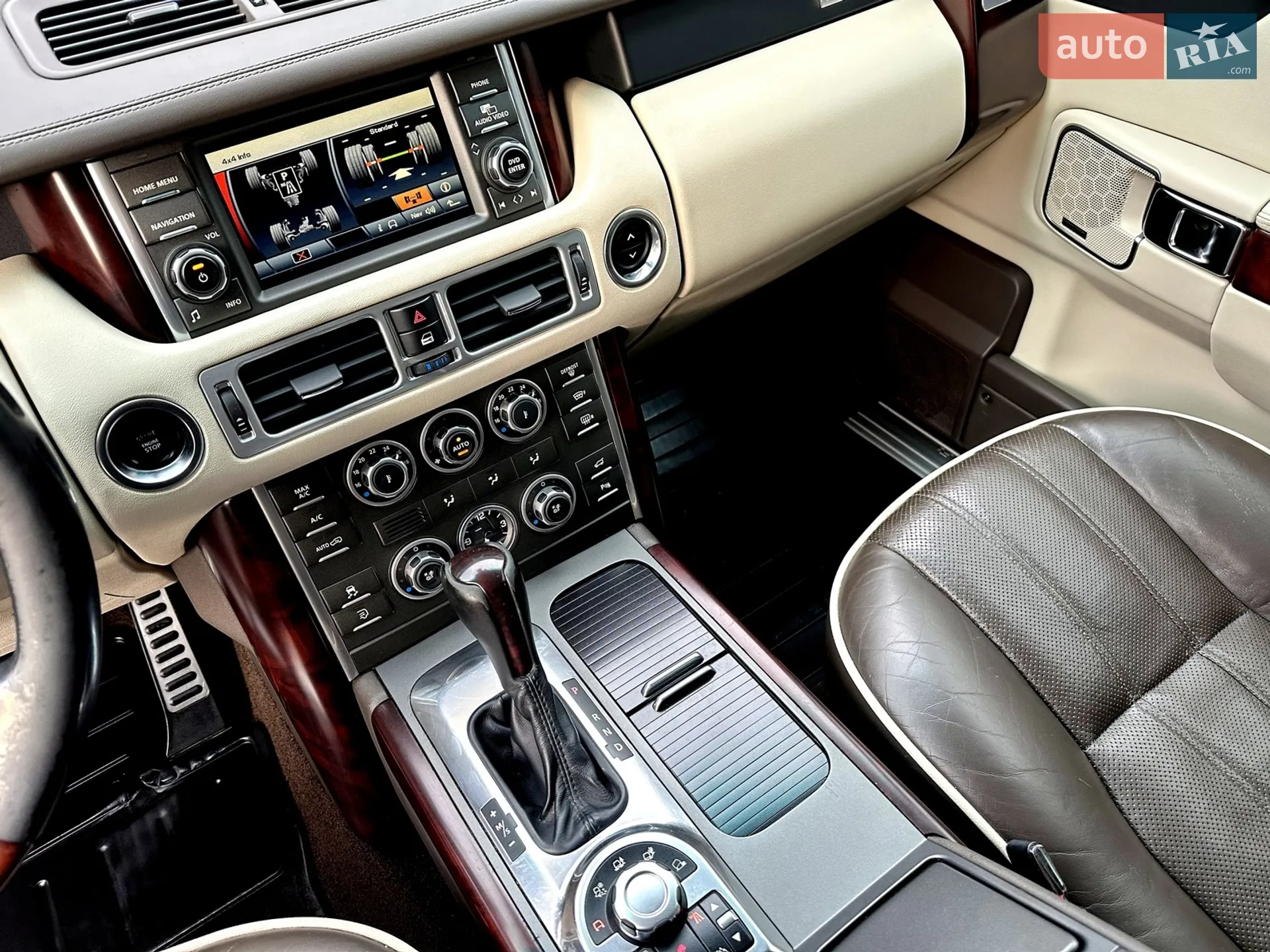2010 Land Rover Range Rover - мініатюра 23