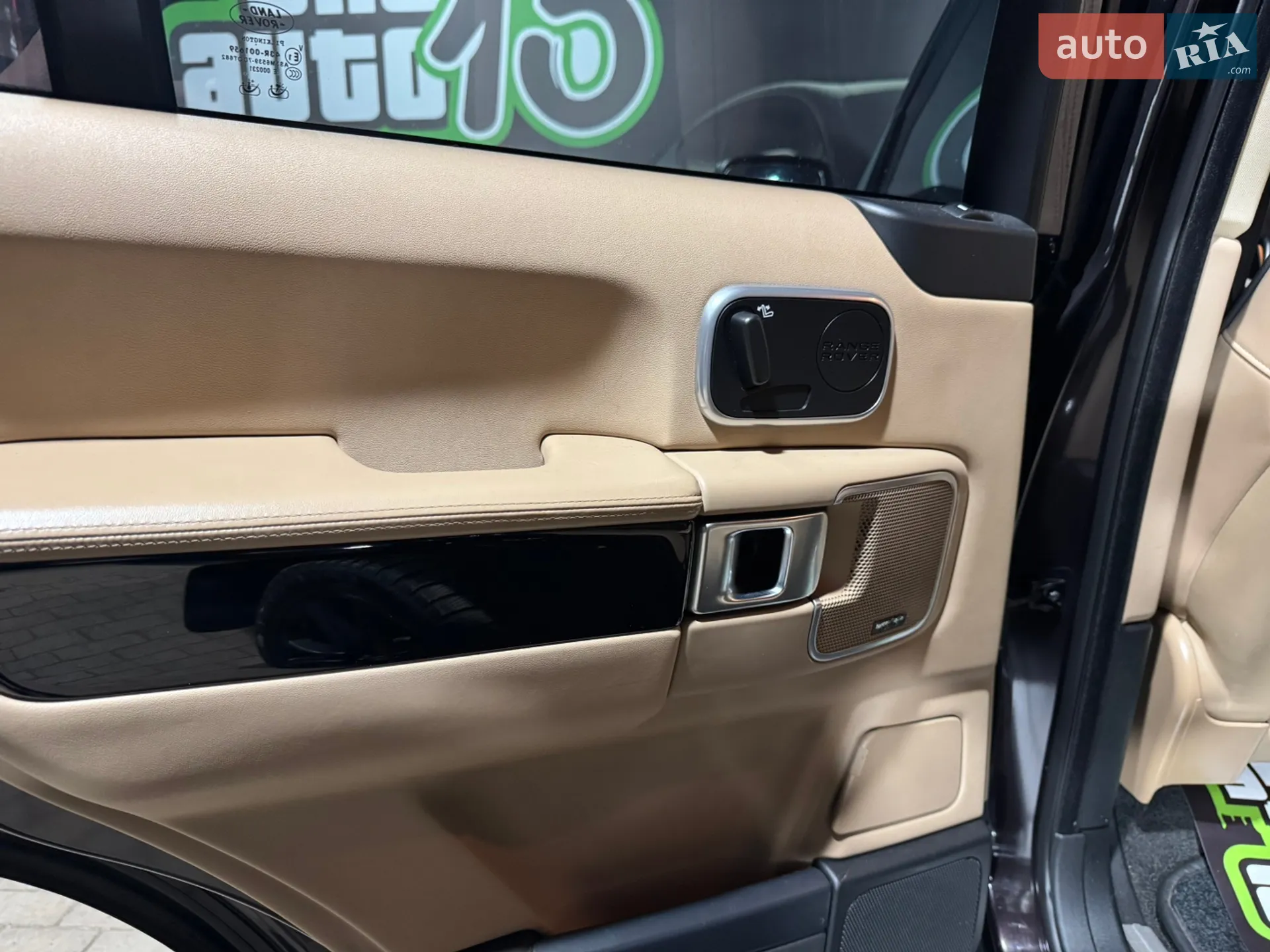 2010 Land Rover Range Rover - мініатюра 28
