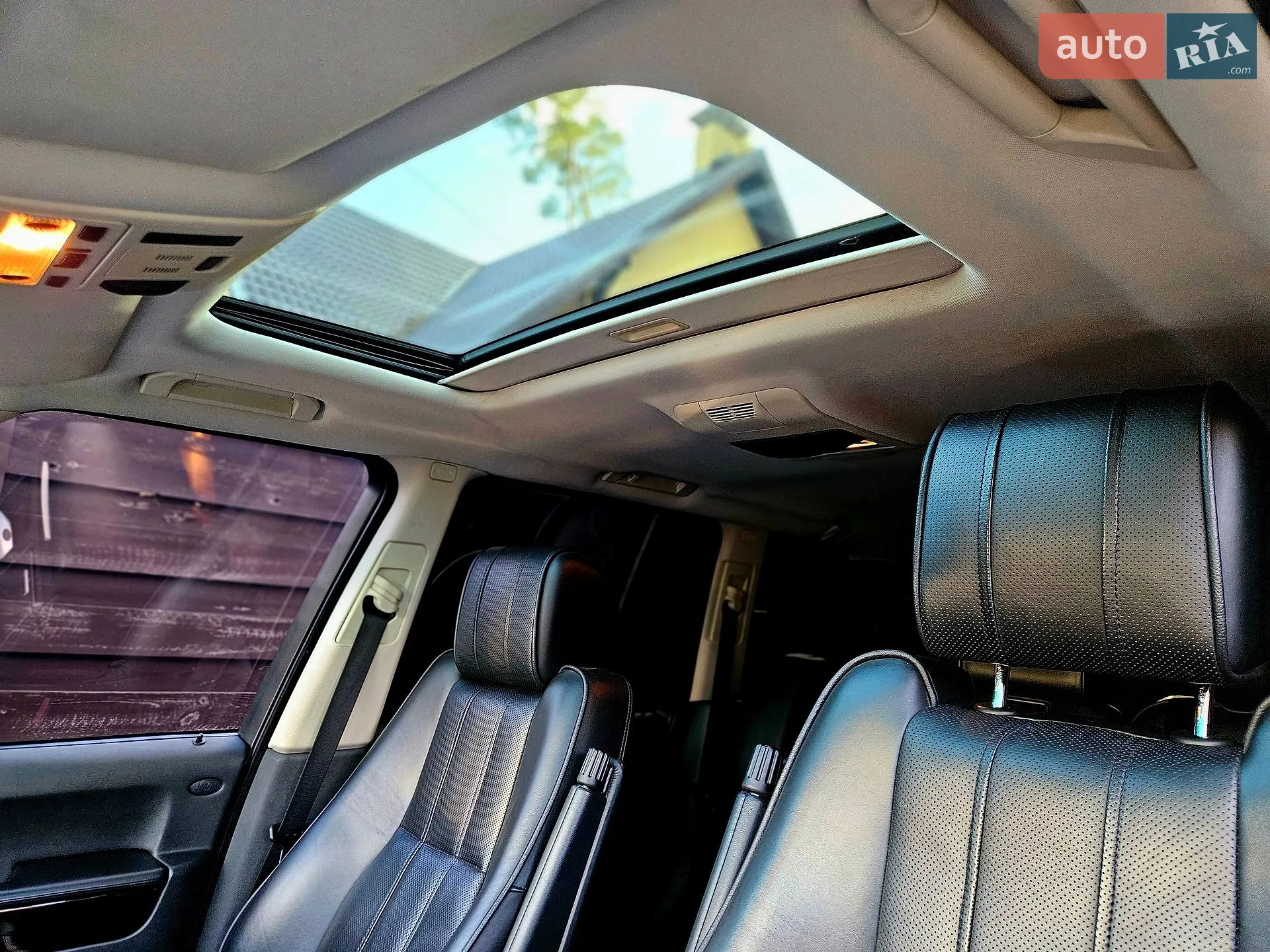 2010 Land Rover Range Rover - мініатюра 11