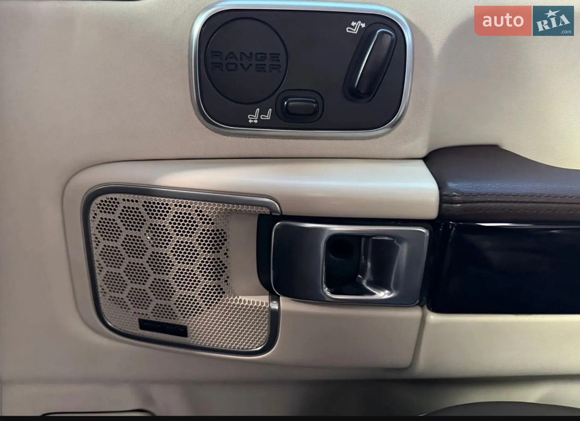 2010 Land Rover Range Rover - мініатюра 18