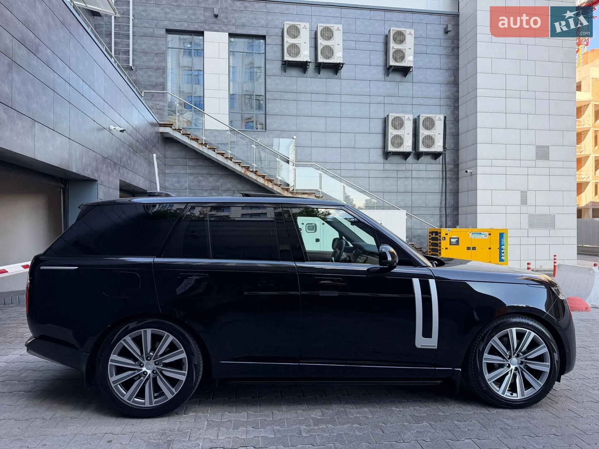 2023 Land Rover Range Rover - мініатюра 21