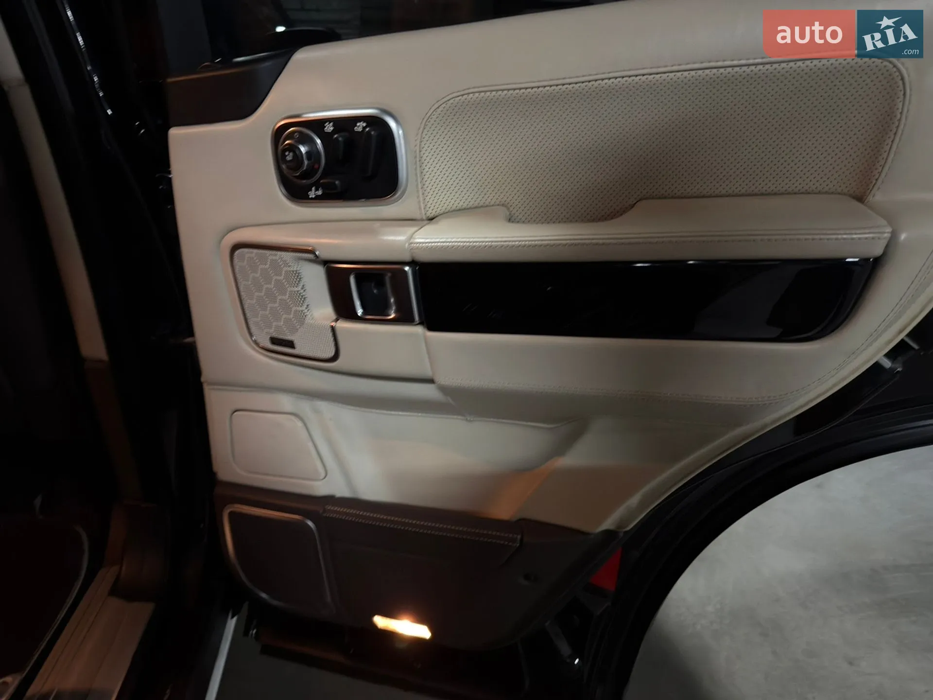 2011 Land Rover Range Rover - мініатюра 24