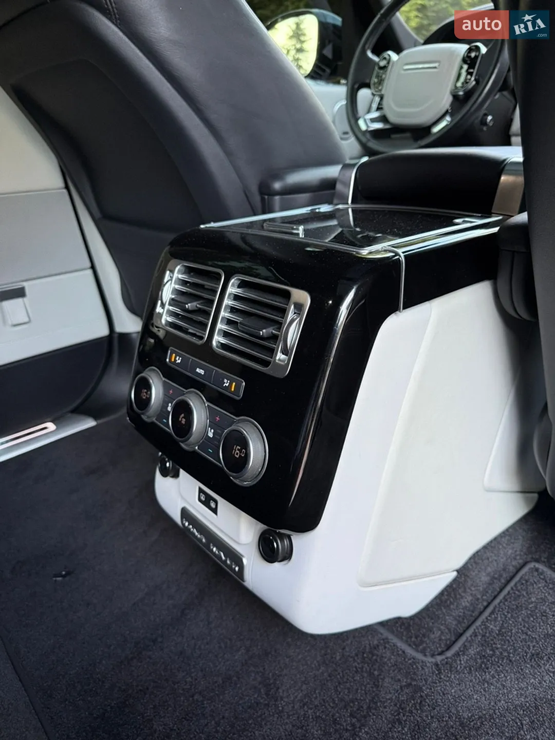 2016 Land Rover Range Rover - мініатюра 26